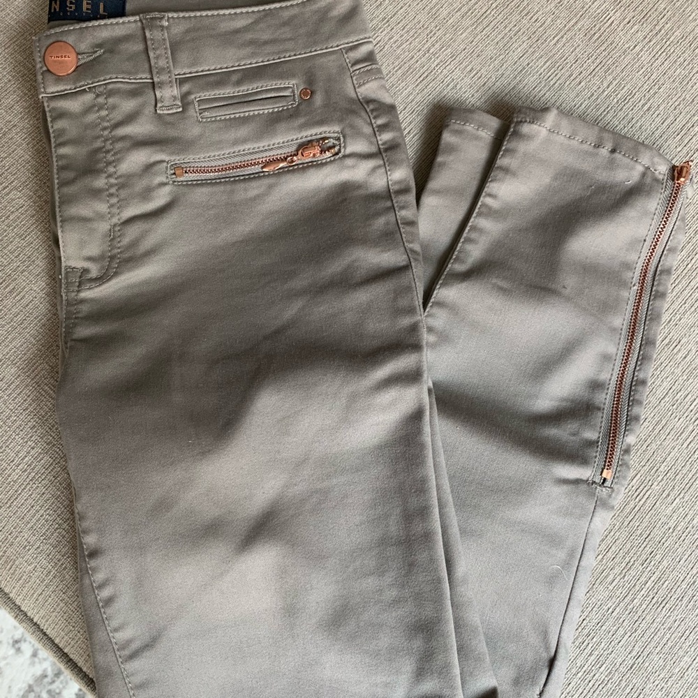 NWOT TINSEL SKINNY JEANS